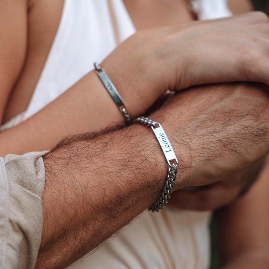 Partner bracelets with engraving