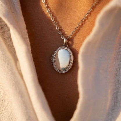 Locket Necklace with Photo - Oval